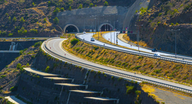 Kavşak: Bölgenin stratejik yapısına uygun olarak, Akkuyu Nükleer Güç Santrali Kavşağı Projesi de farklı seviyeli olarak tamamlanarak hizmete açıldı.