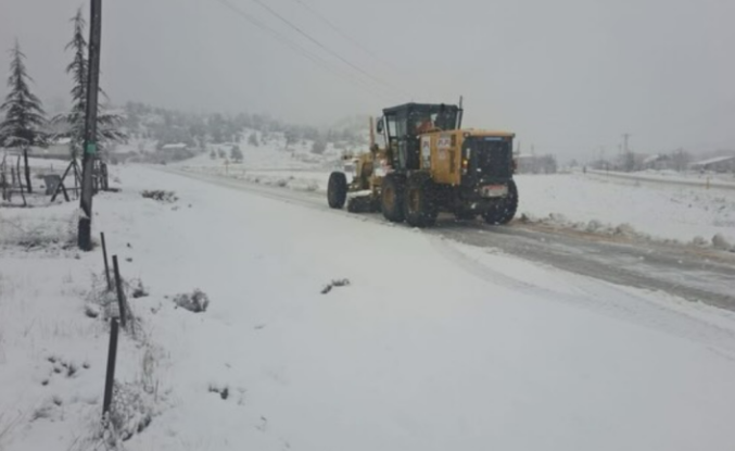 Silifke’nin Yüksek Kesimlerinde Kar Seferberliği: Mersin Büyükşehir 7/24 Sahada!