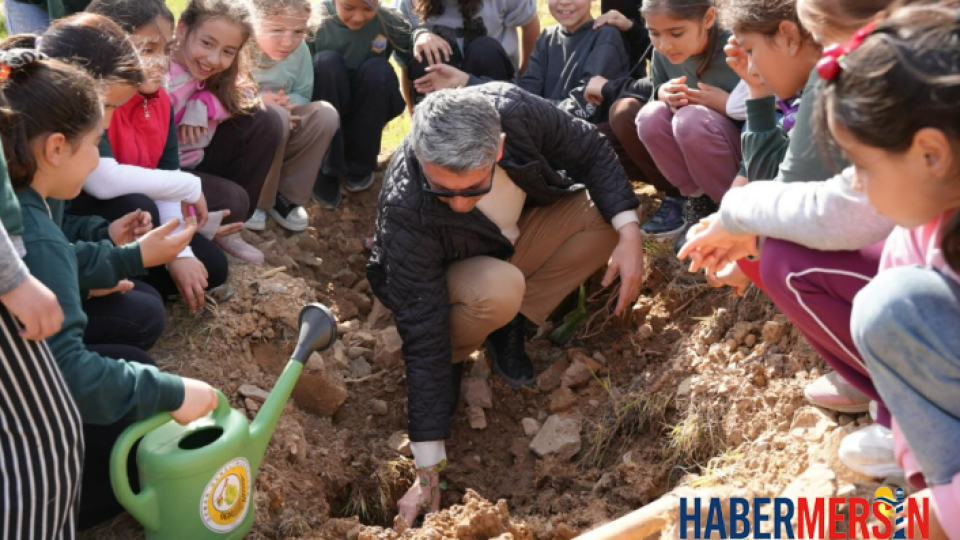 Aydıncık’ta Geleceğe Nefes: Başkan Kılıçarpa ve Kaymakam Çelik Fidanları Toprakla Buluşturdu